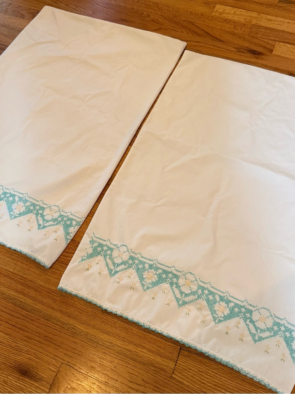 Vtg Pillowcases Pair Hand Embroidered Cross StitchTeal Gold Crochet Lace - Picture 4 of 10